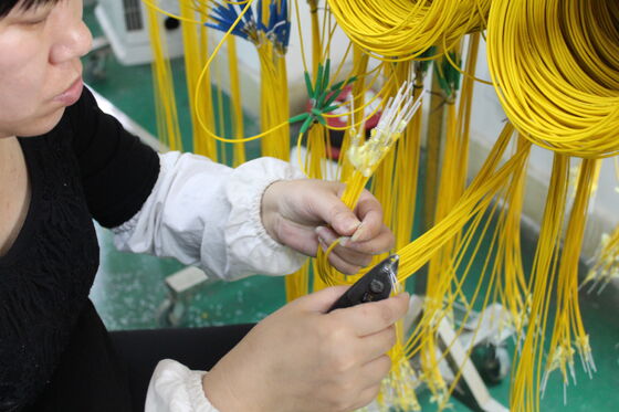 SC/APC-SC/APC সিমপ্লেক্স প্যাচ কর্ড, কম সন্নিবেশ ক্ষতি, উচ্চ প্রতিফলন ক্ষতি এবং কাস্টমাইজড দৈর্ঘ্য সহ